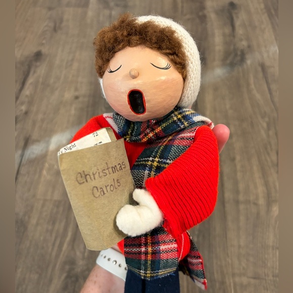 Vintage Paper Mache Christmas Caroler Hand Made Lady Silent Night Holiday Decor - Picture 3 of 12